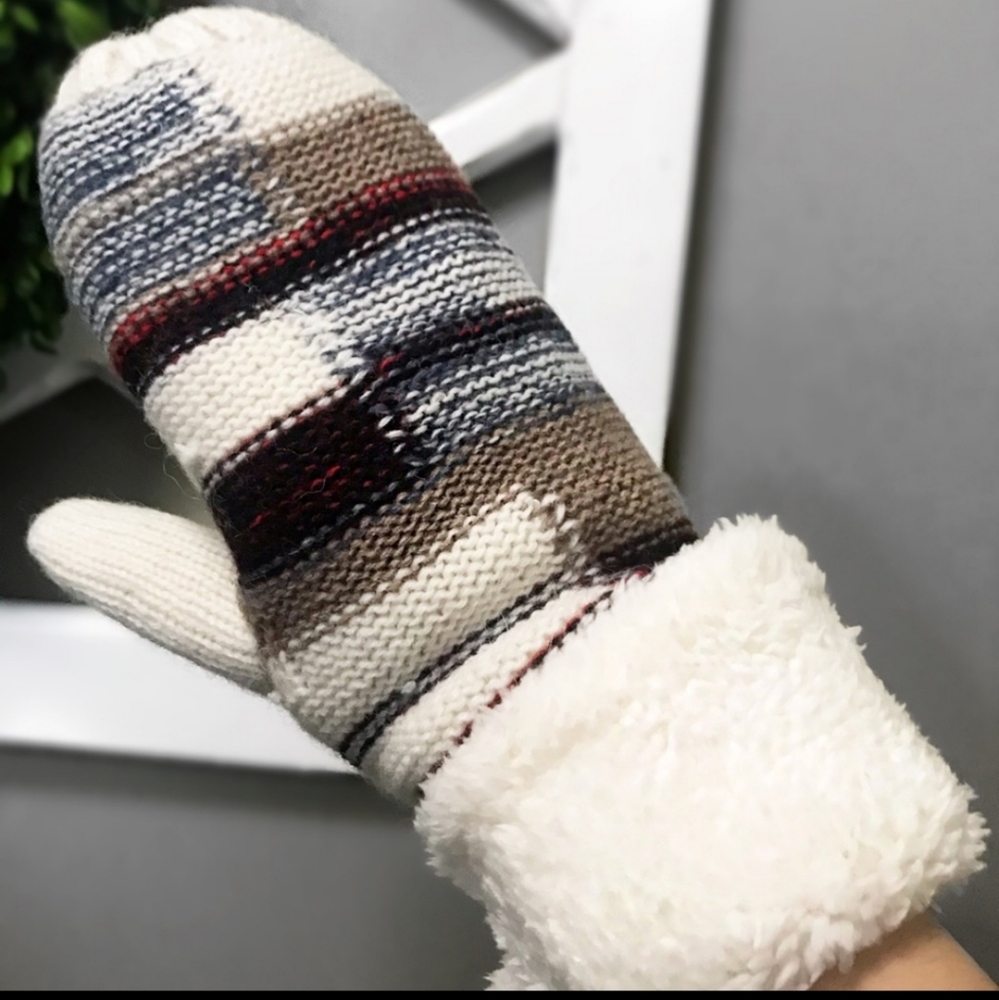 Warm mittens, multicolored